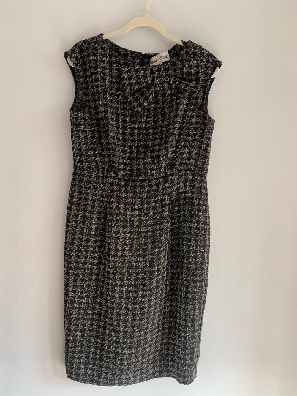 DANNY & NICOLE Black and Gray Houndstooth Sheath Dress